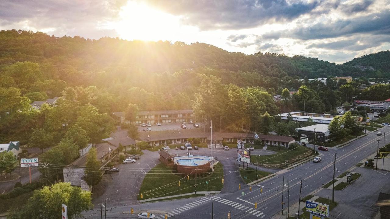 The Mountaineer Inn - Эшвилл Экстерьер фото