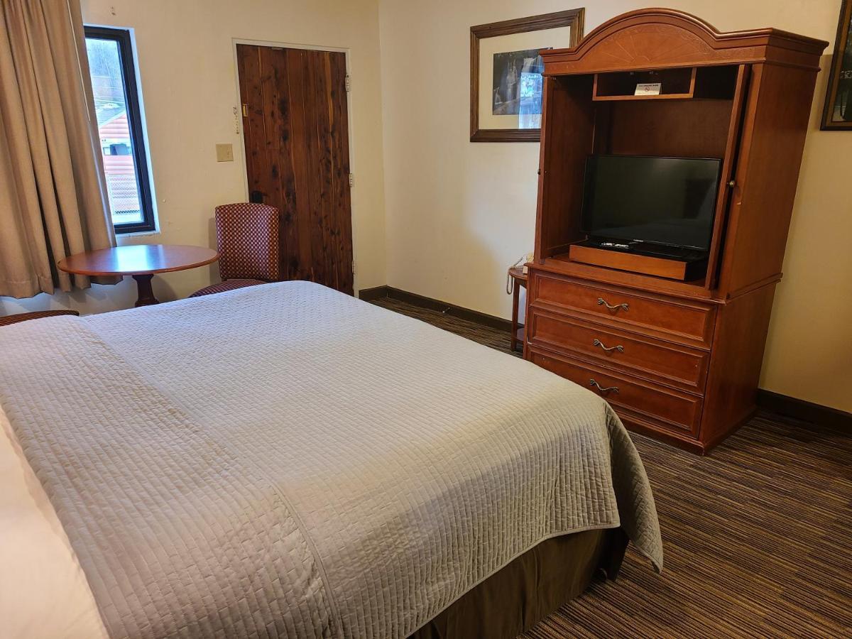 The Mountaineer Inn - Эшвилл Экстерьер фото